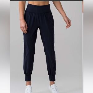 Lululemon Sun Setter Jogger (28") in Midnight Navy Quick Dry Stretch size 4